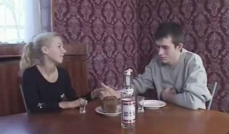 Брат под шафэ изнасиловал сестру на кухне